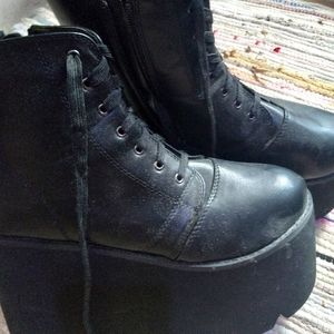 Platform boots